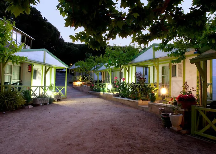 Camping Bungalows El Far
